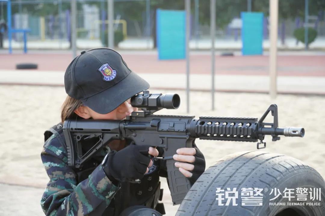 特警突擊營圓滿結營：曆經警訓淬煉，成就(jiù)英勇少(shǎo)年(nián)