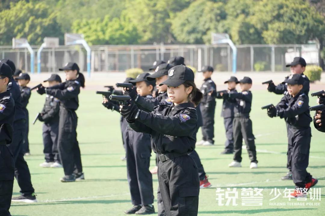 特警突擊營圓滿結營：曆經警訓淬煉，成就(jiù)英勇少(shǎo)年(nián)