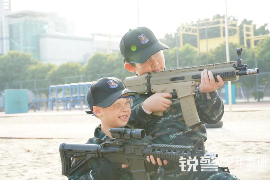 特警突擊營圓滿結營：曆經警訓淬煉，成就(jiù)英勇少(shǎo)年(nián)