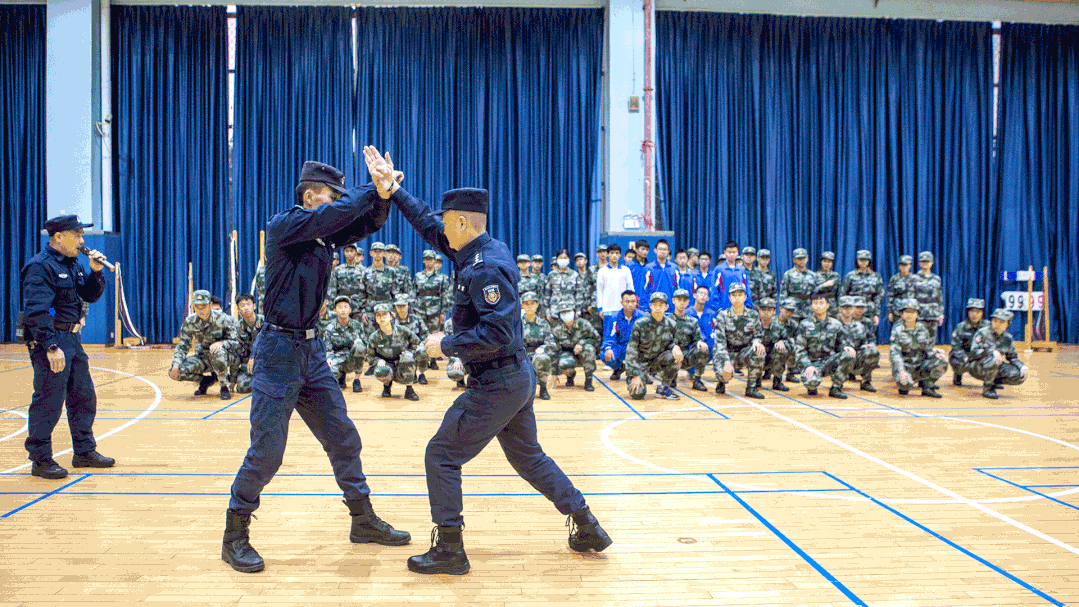 銳警少(shǎo)年(nián)警訓：學習(xí)防身(shēn)技(jì)能(néng) 提高(gāo)安全意識，廣大(dà)附中安全教育活動
