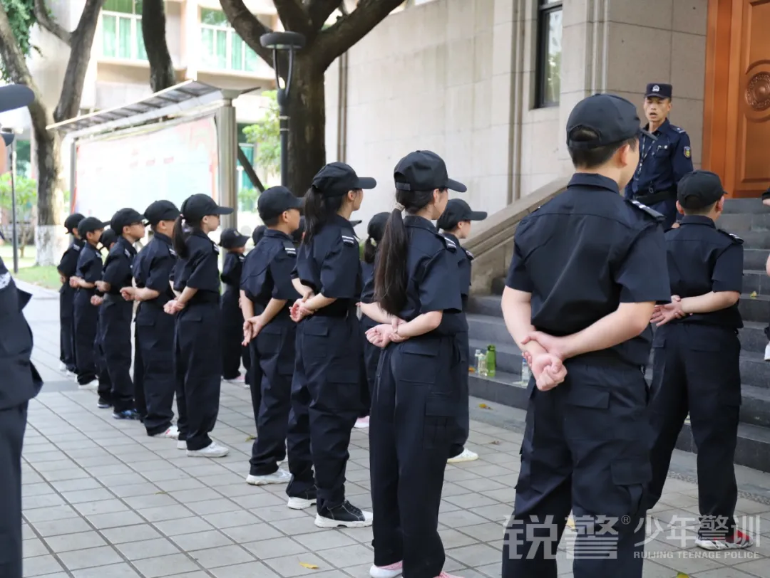 廣東(dōng)警官學院少(shǎo)年(nián)警訓提前營開(kāi)營：逆風(fēng)成長(cháng) 乘風(fēng)破浪