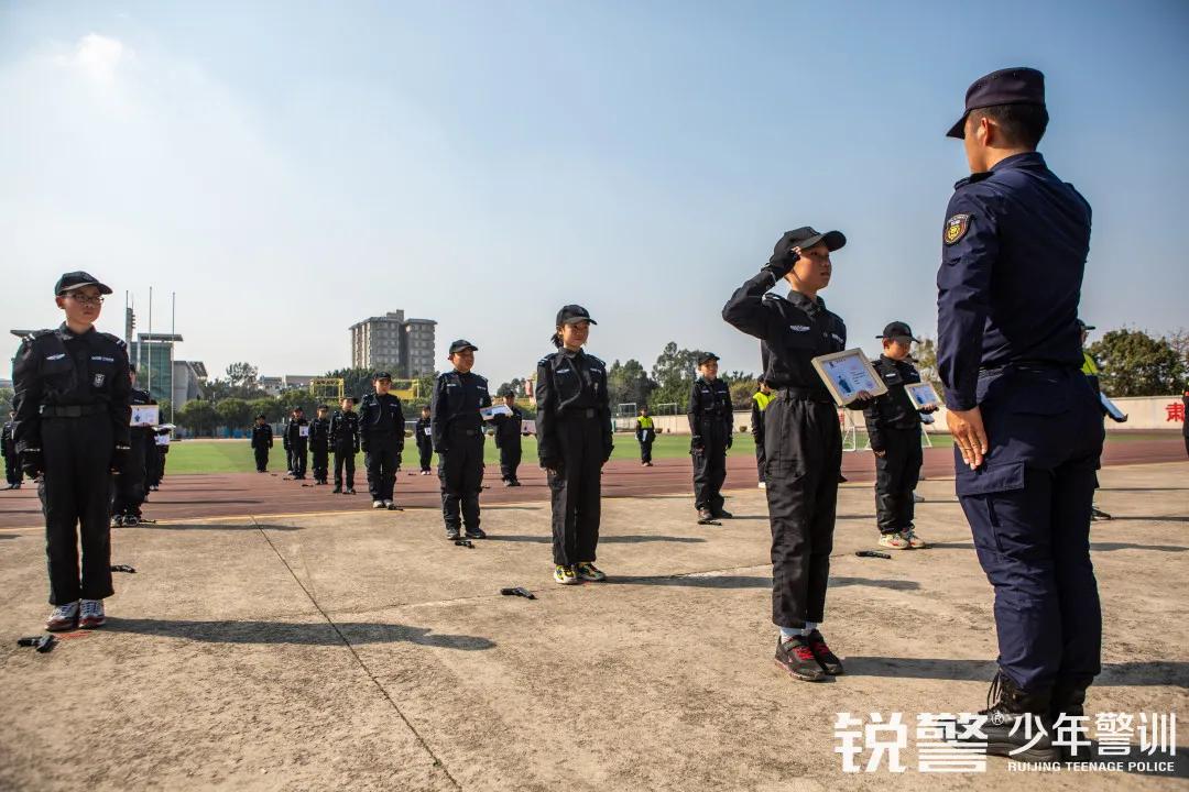 特警突擊營圓滿結營：曆經警訓淬煉，成就(jiù)英勇少(shǎo)年(nián)