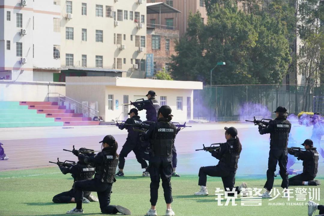 特警突擊營圓滿結營：曆經警訓淬煉，成就(jiù)英勇少(shǎo)年(nián)