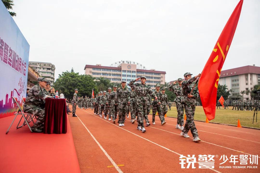 軍事(shì)素質拓展：一(yī)身(shēn)戎裝，乘風(fēng)破浪