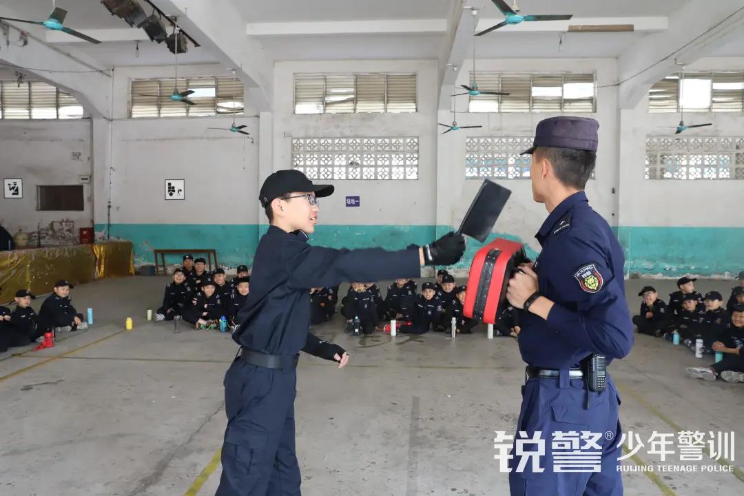 特警突擊營圓滿結營：曆經警訓淬煉，成就(jiù)英勇少(shǎo)年(nián)