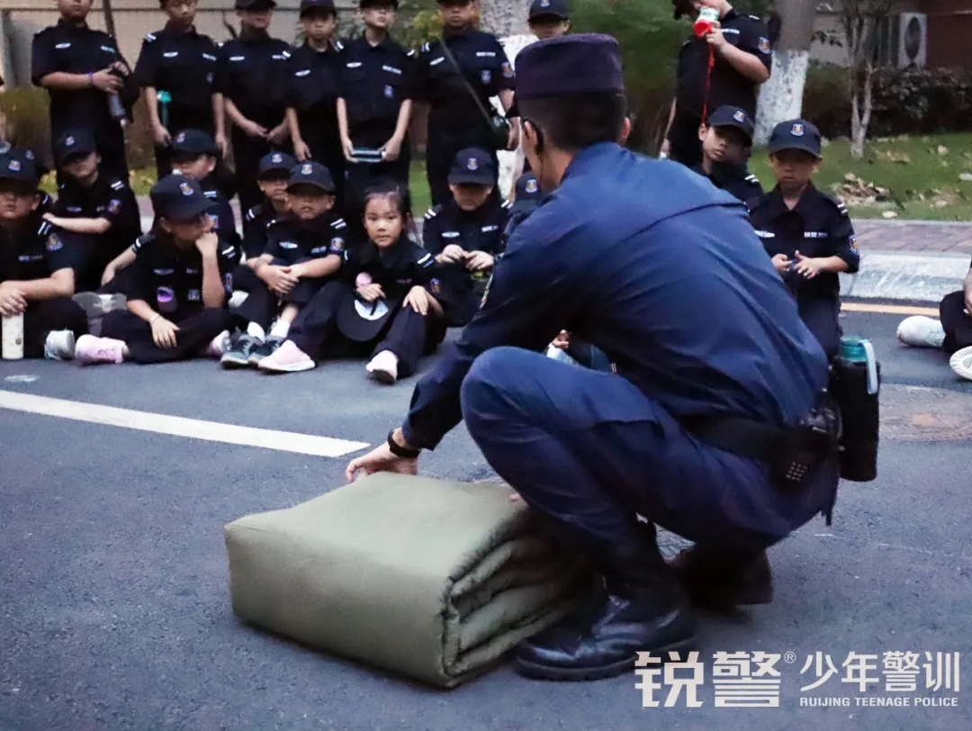 廣東(dōng)警官學院少(shǎo)年(nián)警訓提前營開(kāi)營：逆風(fēng)成長(cháng) 乘風(fēng)破浪