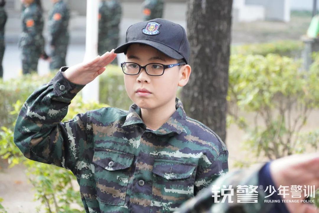 特警突擊營圓滿結營：曆經警訓淬煉，成就(jiù)英勇少(shǎo)年(nián)