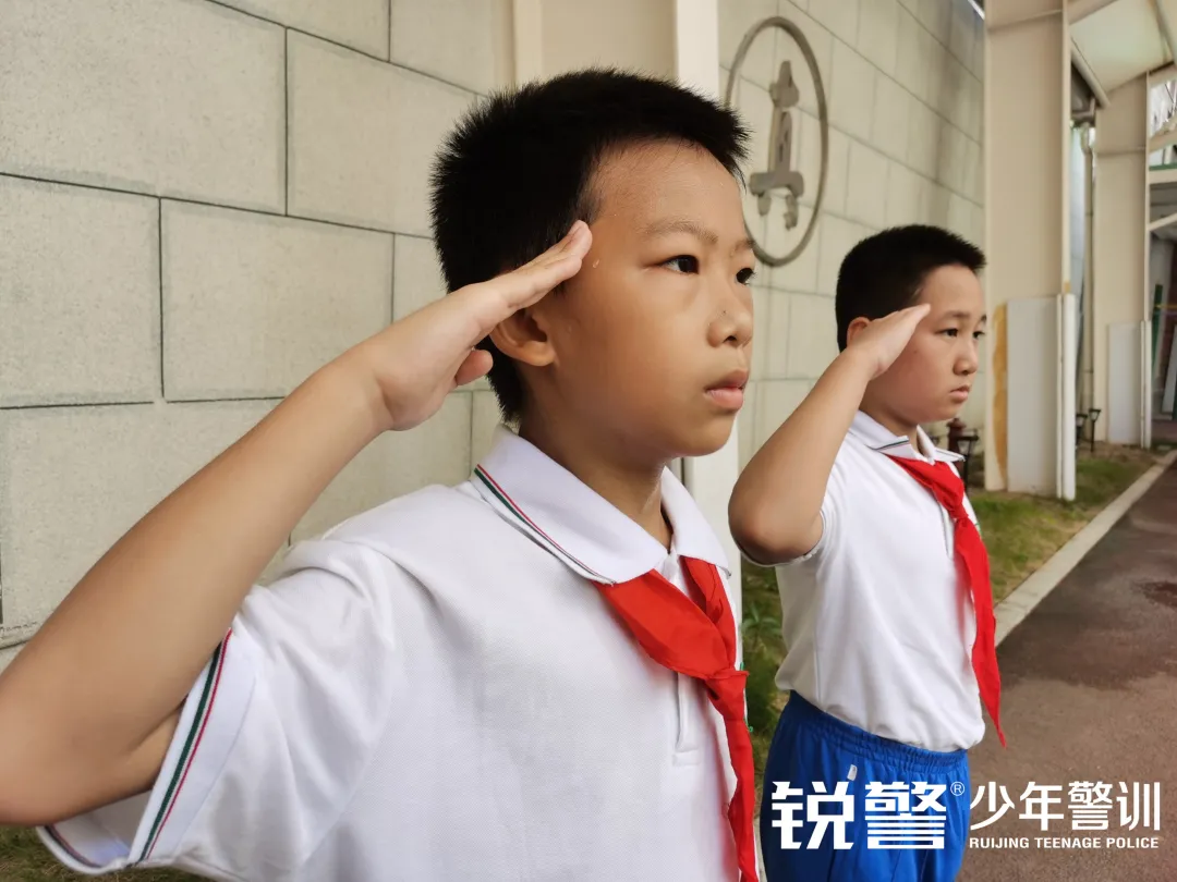 銳警少(shǎo)年(nián)警訓：勇往直前，開(kāi)啓廣州培道(dào)實驗學校(xiào)新篇章(zhāng)