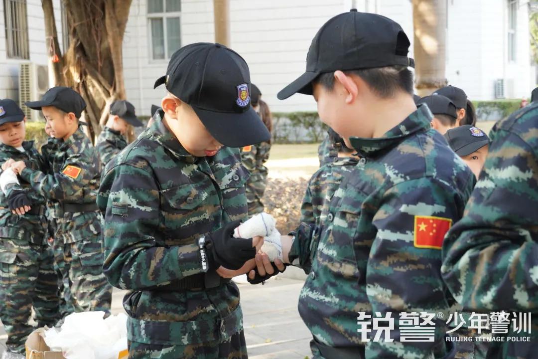 特警突擊營圓滿結營：曆經警訓淬煉，成就(jiù)英勇少(shǎo)年(nián)