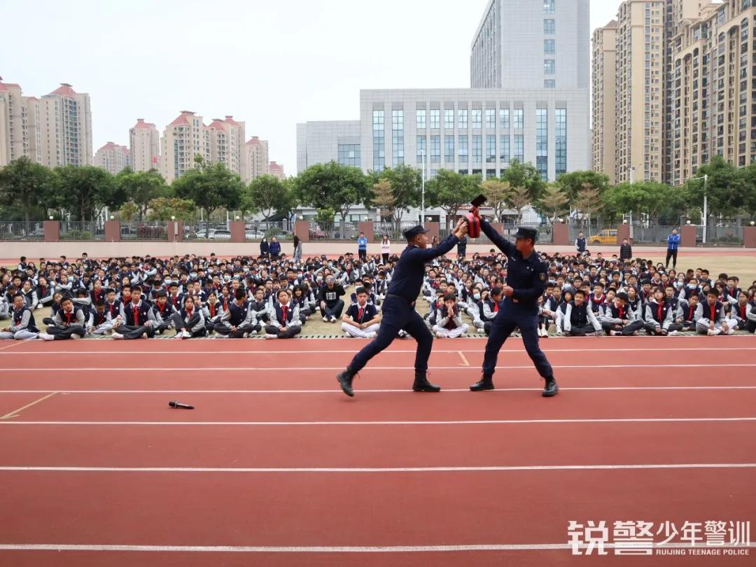 珠海(hǎi)銳警少(shǎo)年(nián)警訓：安全教育進校(xiào)園，護航珠海(hǎi)市(shì)梅華中學