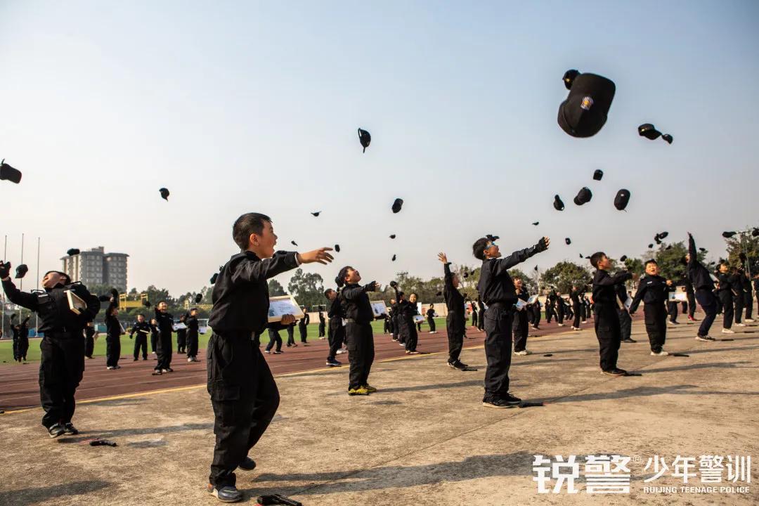 特警突擊營圓滿結營：曆經警訓淬煉，成就(jiù)英勇少(shǎo)年(nián)