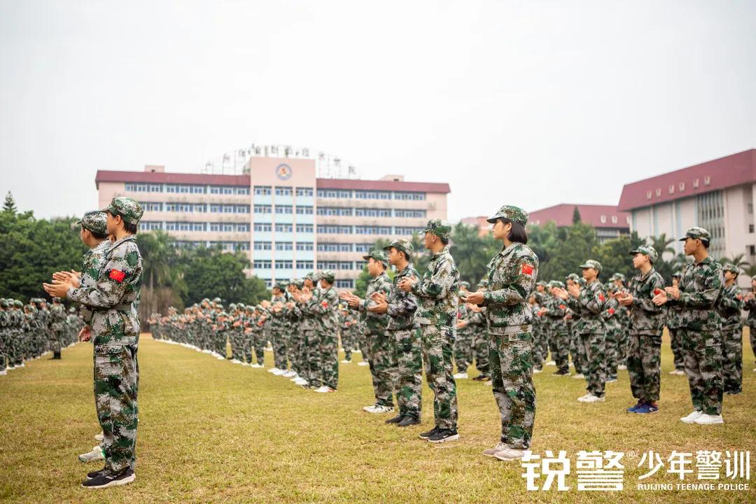 軍事(shì)素質拓展：一(yī)身(shēn)戎裝，乘風(fēng)破浪