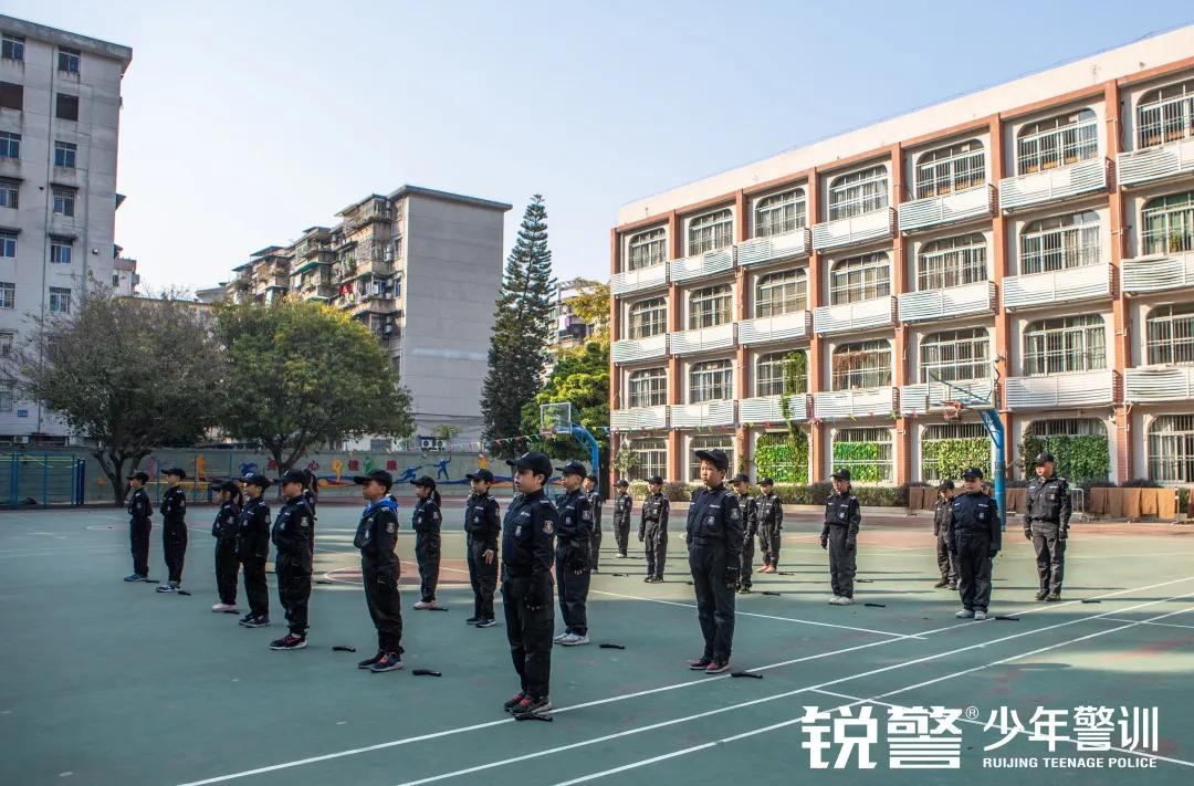 銳警少(shǎo)年(nián)警訓：海(hǎi)珠區(qū)新港中路(lù)小(xiǎo)學假前安全特警護衛營圓滿收官