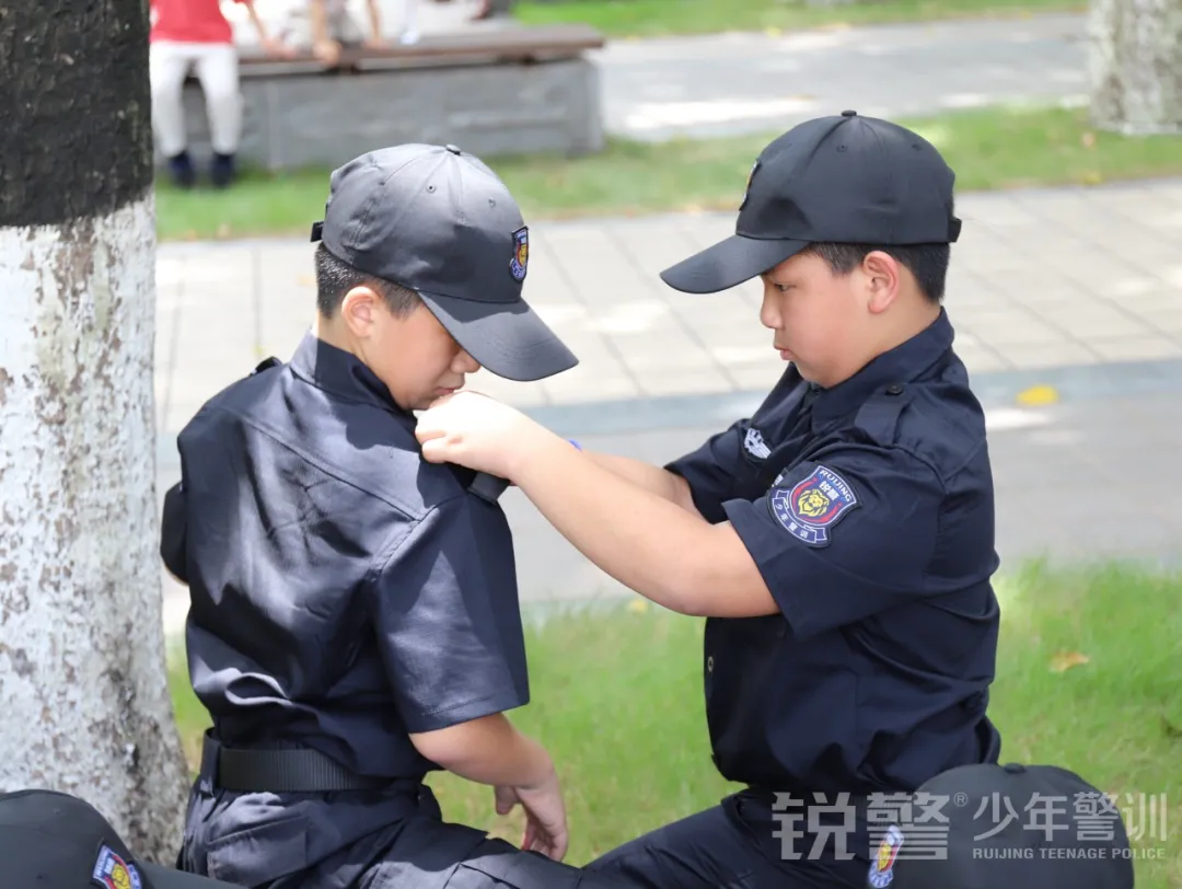 廣東(dōng)警官學院少(shǎo)年(nián)警訓提前營開(kāi)營：逆風(fēng)成長(cháng) 乘風(fēng)破浪