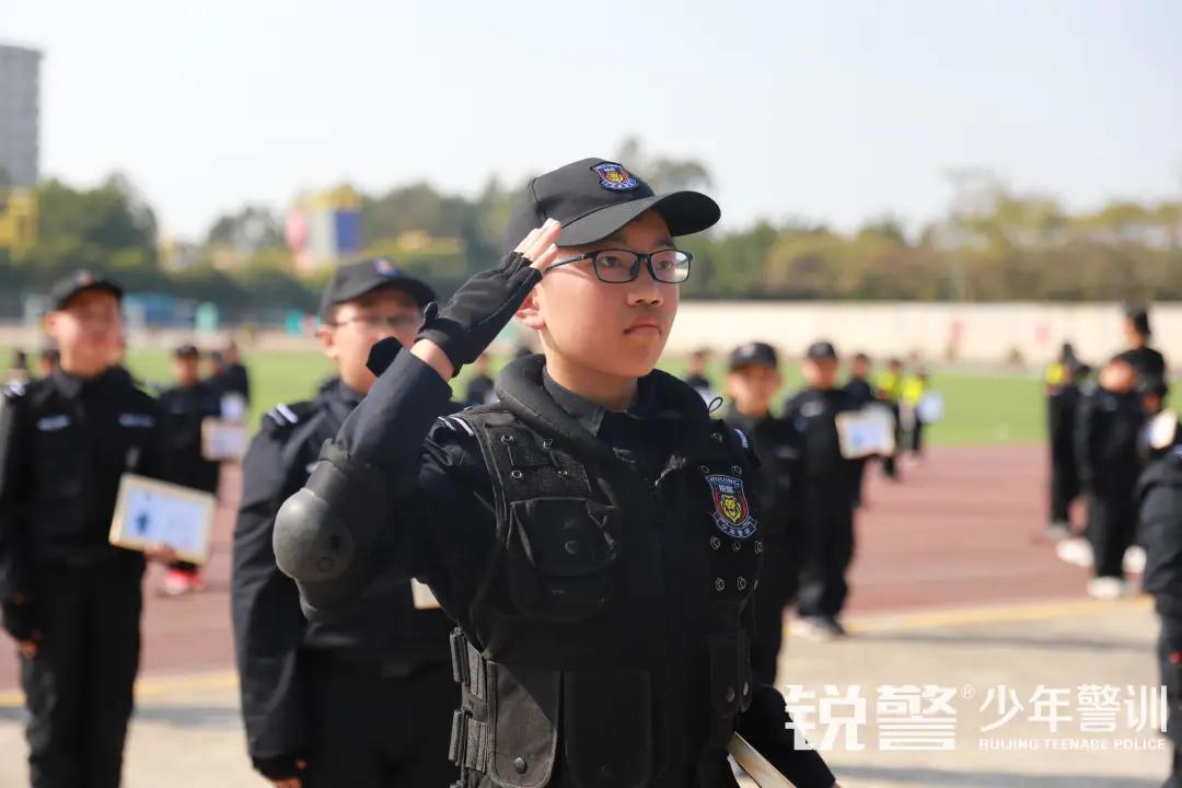 特警突擊營圓滿結營：曆經警訓淬煉，成就(jiù)英勇少(shǎo)年(nián)