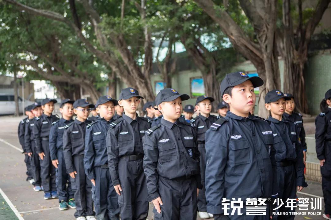 銳警少(shǎo)年(nián)警訓：海(hǎi)珠區(qū)新港中路(lù)小(xiǎo)學假前安全特警護衛營圓滿收官