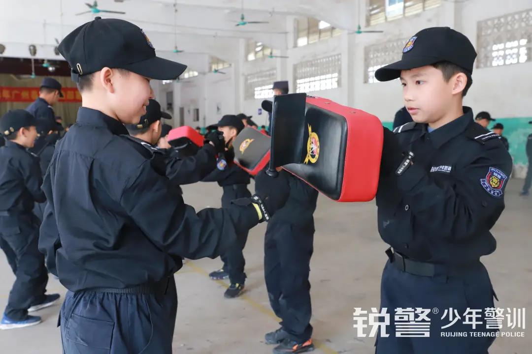特警突擊營圓滿結營：曆經警訓淬煉，成就(jiù)英勇少(shǎo)年(nián)