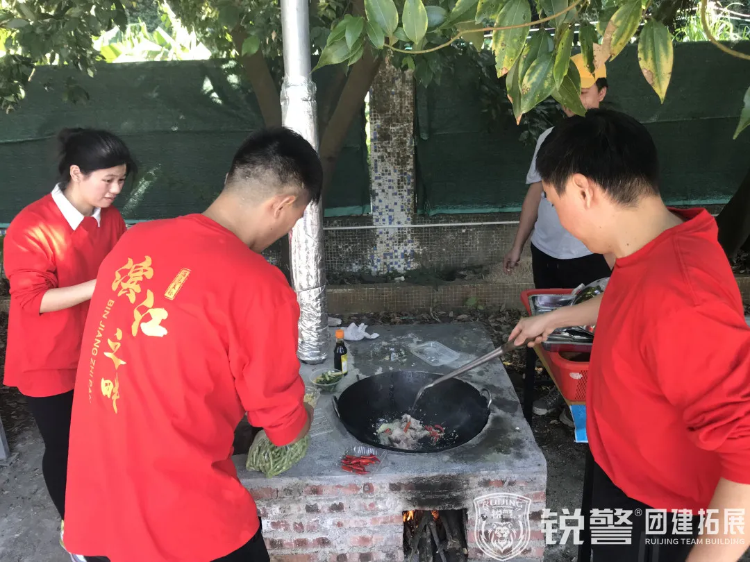 銳警團建：共創美(měi)好(hǎo)，再攀高(gāo)峰，民(mín)生(shēng)銀(yín)行(xíng)濱江東(dōng)支行(xíng)團建踏青活動
