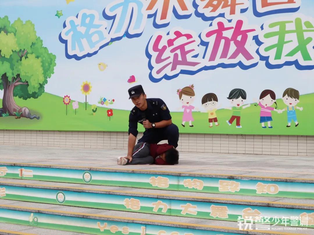珠海(hǎi)銳警少(shǎo)年(nián)警訓：安全教育進校(xiào)園，護航珠海(hǎi)市(shì)香洲區(qū)格力學校(xiào)