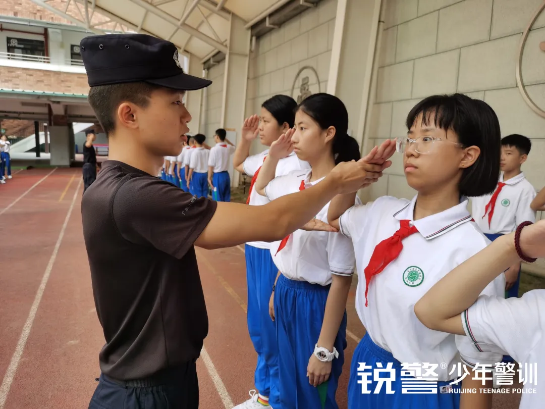 銳警少(shǎo)年(nián)警訓：勇往直前，開(kāi)啓廣州培道(dào)實驗學校(xiào)新篇章(zhāng)
