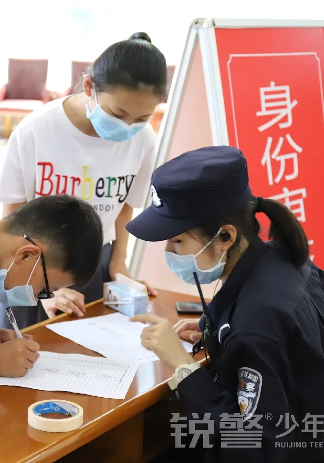廣東(dōng)警官學院少(shǎo)年(nián)警訓提前營開(kāi)營：逆風(fēng)成長(cháng) 乘風(fēng)破浪