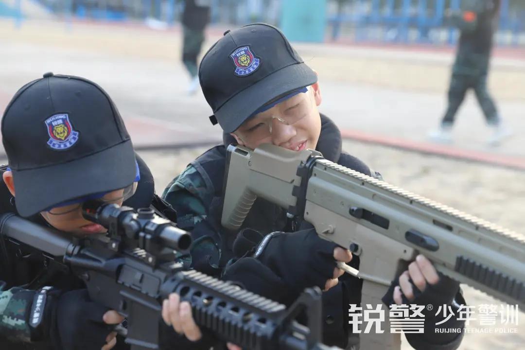 特警突擊營圓滿結營：曆經警訓淬煉，成就(jiù)英勇少(shǎo)年(nián)