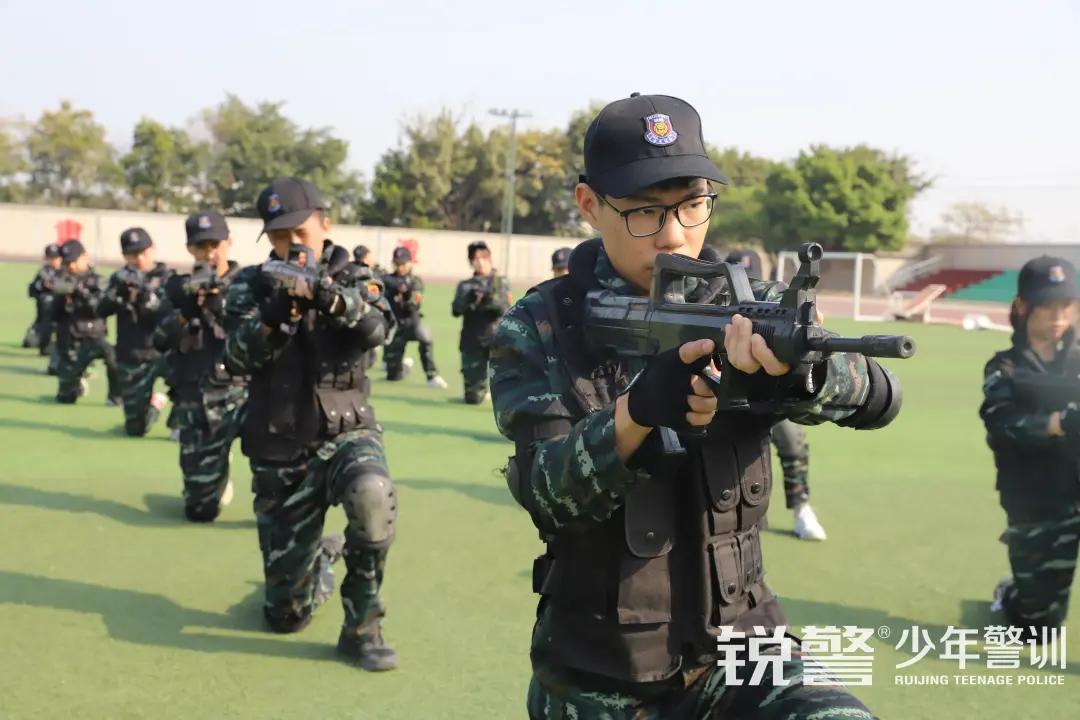 特警突擊營圓滿結營：曆經警訓淬煉，成就(jiù)英勇少(shǎo)年(nián)