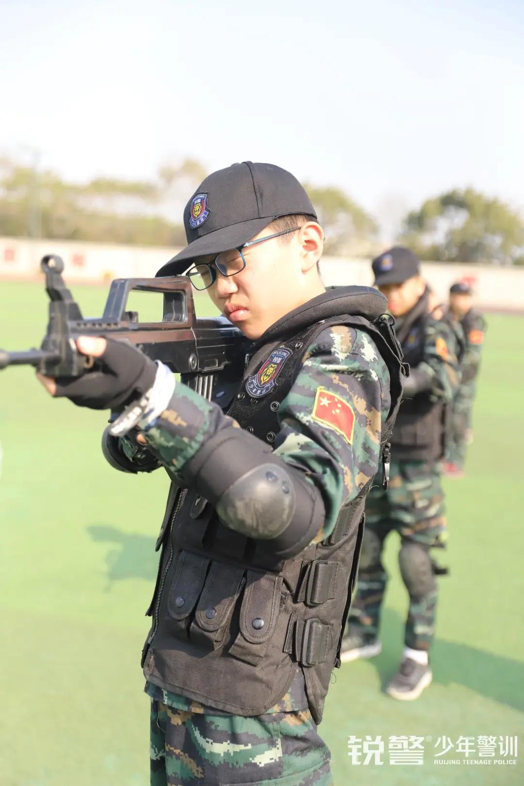 特警突擊營圓滿結營：曆經警訓淬煉，成就(jiù)英勇少(shǎo)年(nián)