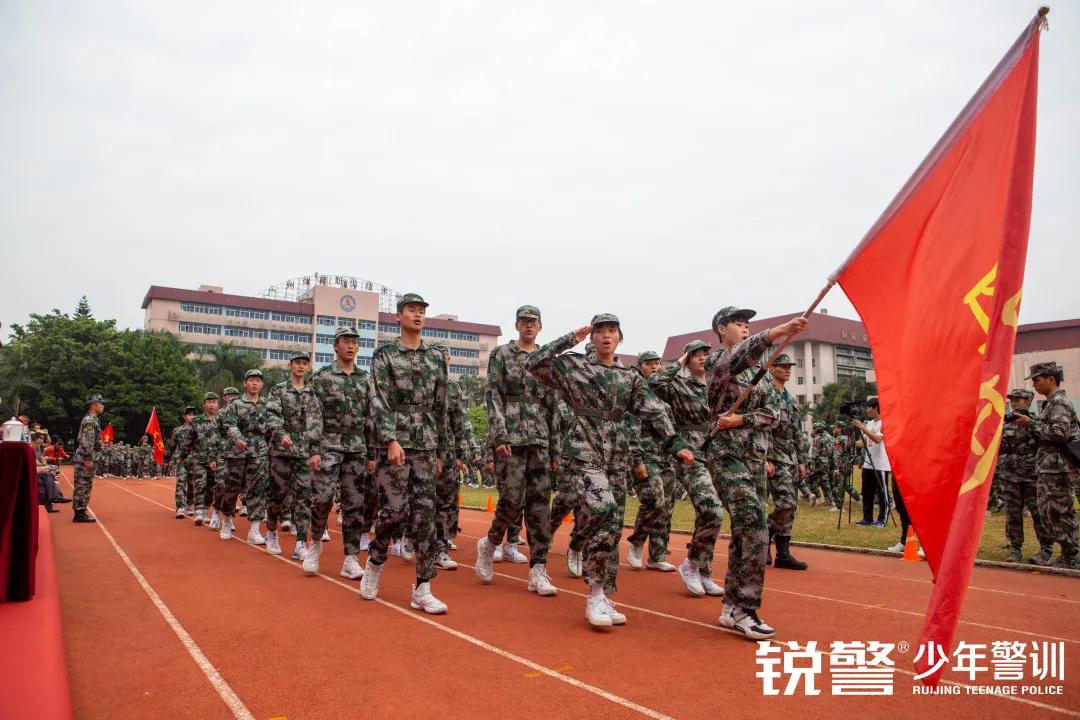 軍事(shì)素質拓展：一(yī)身(shēn)戎裝，乘風(fēng)破浪