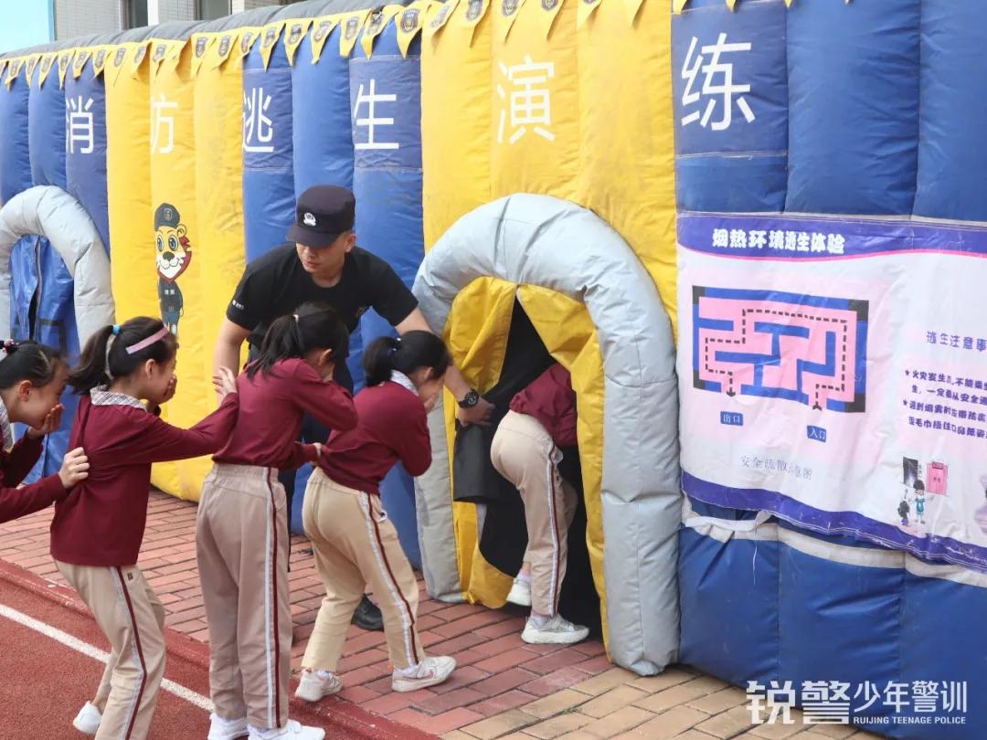 珠海(hǎi)銳警少(shǎo)年(nián)警訓：安全教育進校(xiào)園，護航珠海(hǎi)市(shì)香洲區(qū)格力學校(xiào)