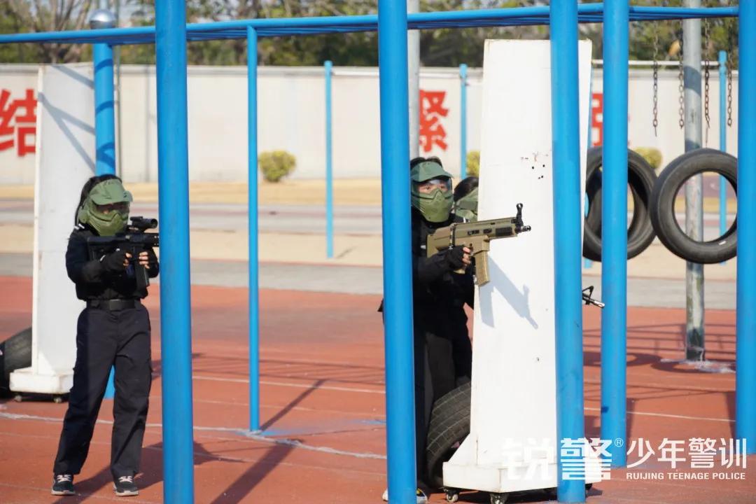 特警突擊營圓滿結營：曆經警訓淬煉，成就(jiù)英勇少(shǎo)年(nián)