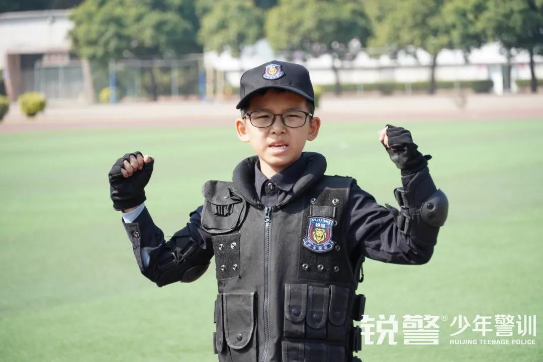 特警突擊營圓滿結營：曆經警訓淬煉，成就(jiù)英勇少(shǎo)年(nián)