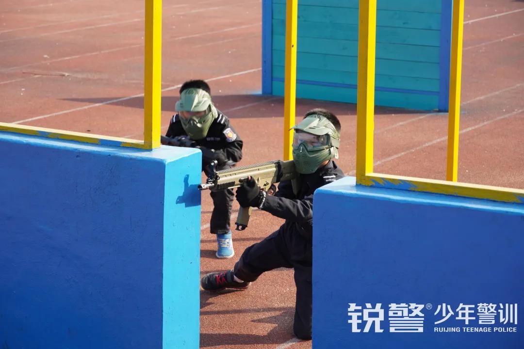 特警突擊營圓滿結營：曆經警訓淬煉，成就(jiù)英勇少(shǎo)年(nián)