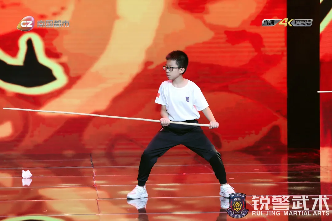 2021廣州廣播電(diàn)視(shì)台少(shǎo)兒(ér)慶六一(yī)文(wén)藝彙演，銳警武術(shù)代表隊精彩表演