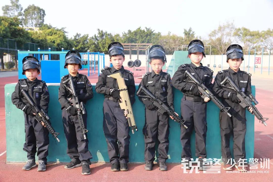 特警突擊營圓滿結營：曆經警訓淬煉，成就(jiù)英勇少(shǎo)年(nián)