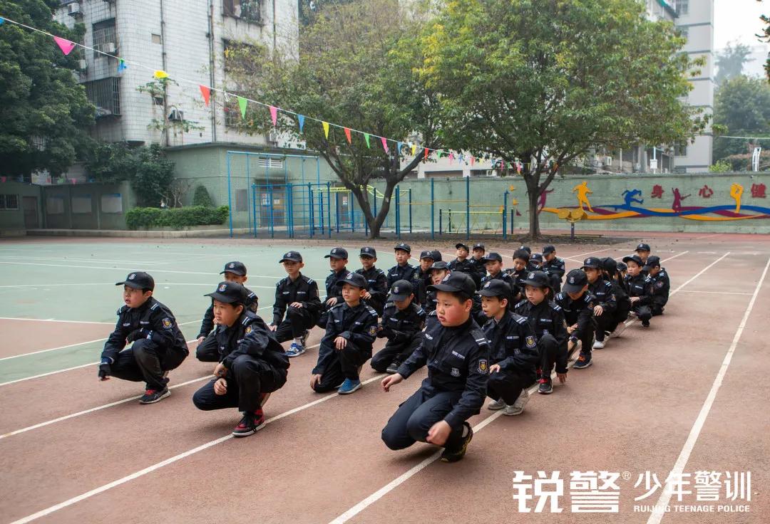 銳警少(shǎo)年(nián)警訓：海(hǎi)珠區(qū)新港中路(lù)小(xiǎo)學假前安全特警護衛營圓滿收官