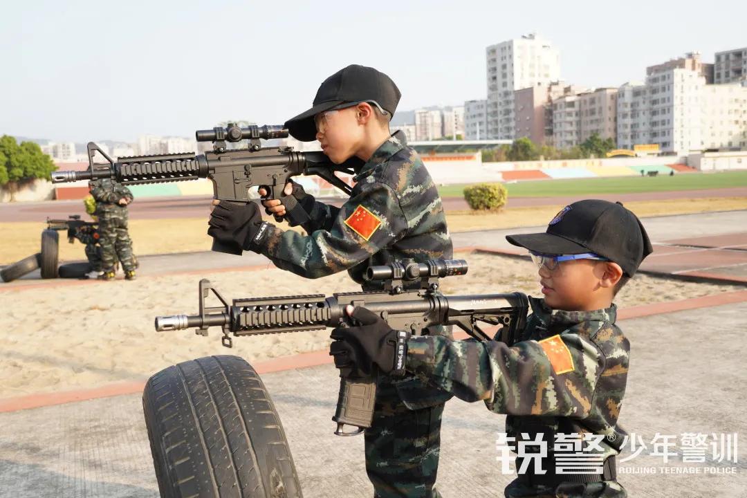 特警突擊營圓滿結營：曆經警訓淬煉，成就(jiù)英勇少(shǎo)年(nián)
