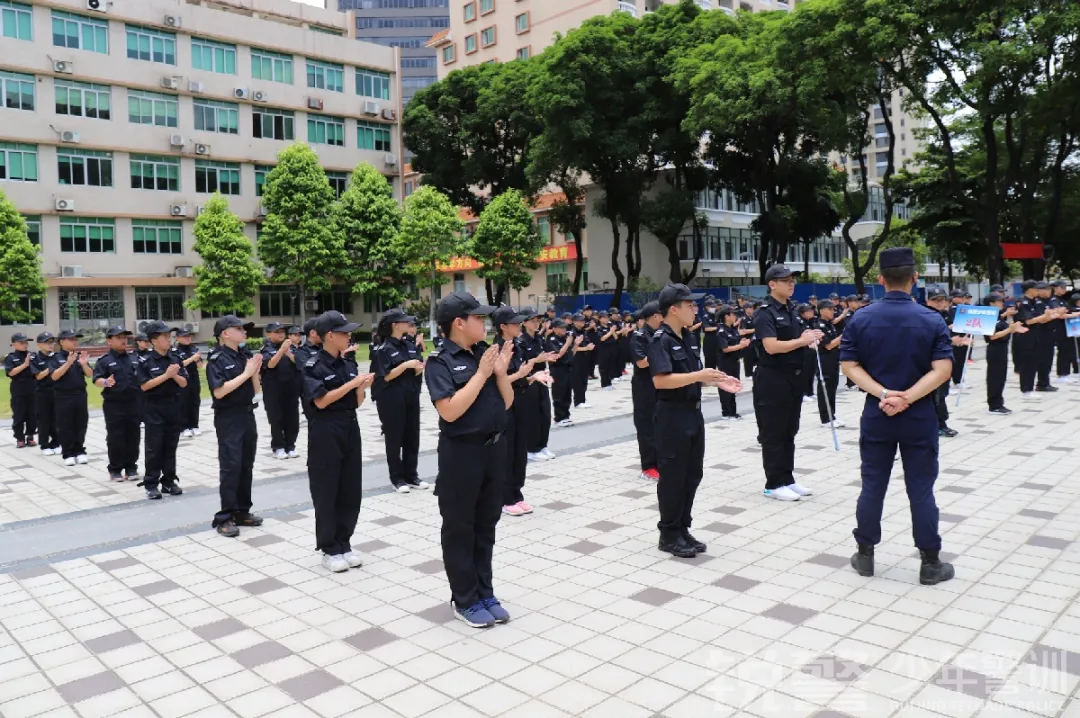 廣東(dōng)警官學院少(shǎo)年(nián)警訓提前營開(kāi)營：逆風(fēng)成長(cháng) 乘風(fēng)破浪