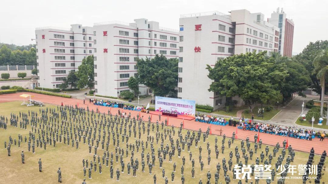 軍事(shì)素質拓展：一(yī)身(shēn)戎裝，乘風(fēng)破浪